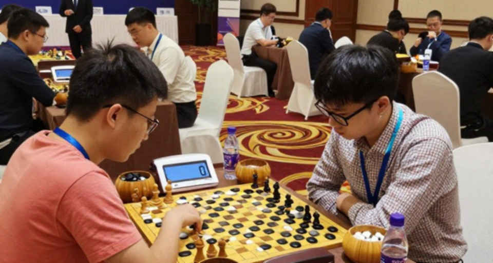 27 मिनिएचर, 10 ओपनिंग फ़ाइलें और एक चुपचाप दर्ज हुआ बदलाव: ChessBase Magazine #225 का बहीखाता
