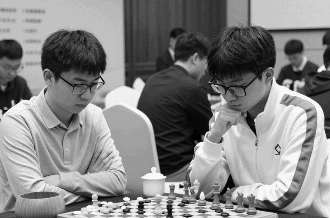 शतरंज की सबसे तेज़ बाज़ियाँ सबसे धीमी मेहनत से आती हैं: प्राग 2026 और ChessBase Magazine #225