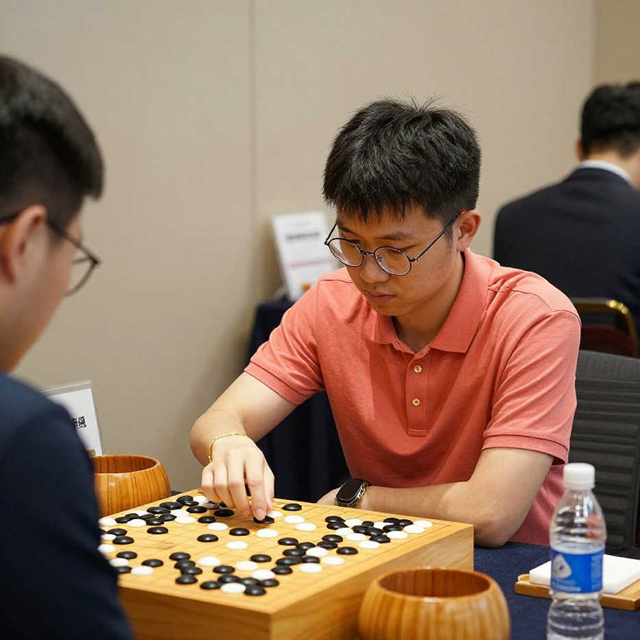 प्राग की 27 मिनिएचर और एक खाली कॉलम: ChessBase Magazine #225 का लेजर